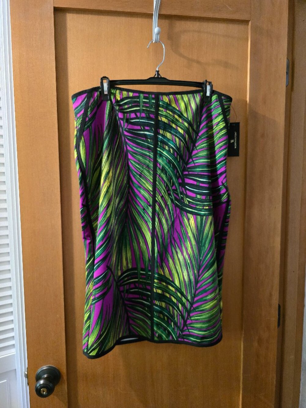 Worthington NWT Paradise Palm Pencil Skirt – Tropical Fuchsia Green